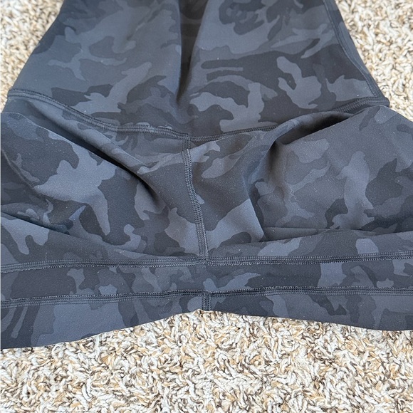 Lululemon Align Highrise Biker Shorts 10” Camo | Size 4 - Picture 2 of 5
